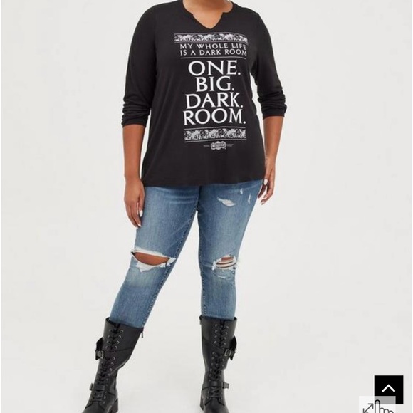 Torrid Clip Neck Tee – Beetlejuice One Big Dark Room Size 1 - Picture 2 of 5